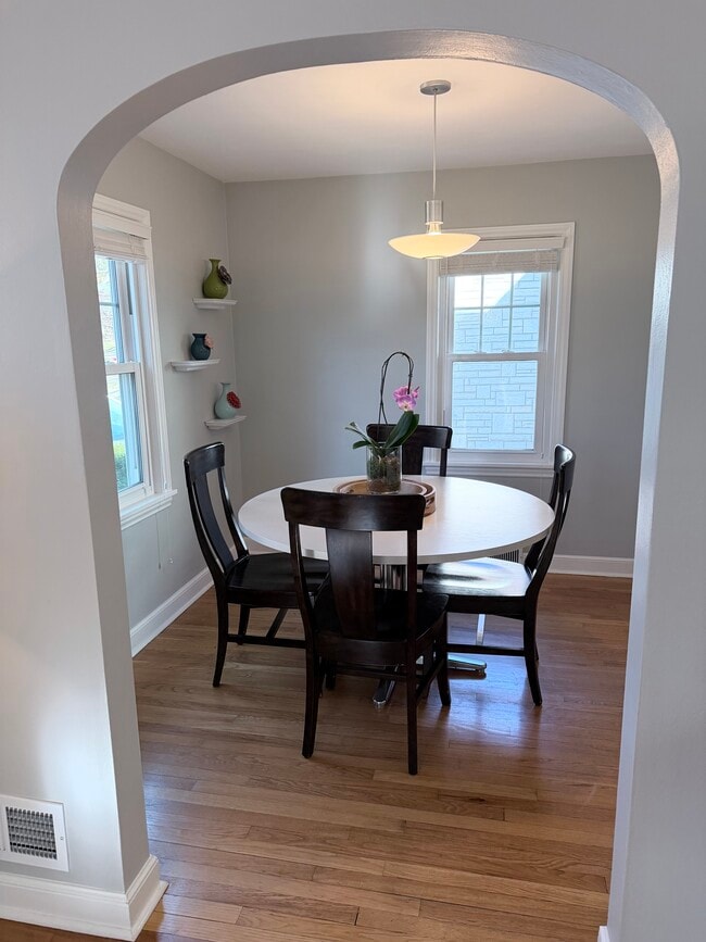 Photo - 821 Minakwa Dr