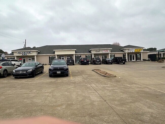 5602 Richmond Rd Unit 104