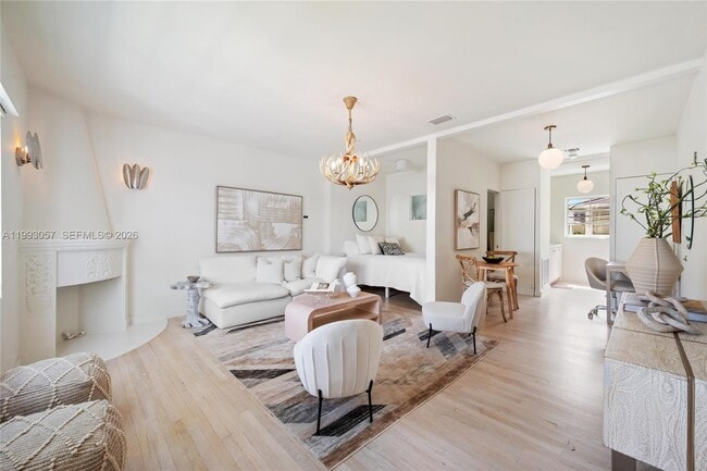 Building Photo - 750 Española Wy Unit 4