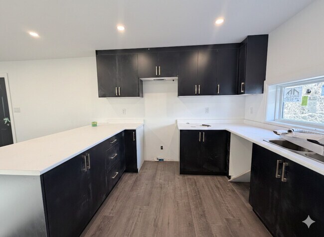 Photo - 184 Ottawa St S Unit Upper Floor