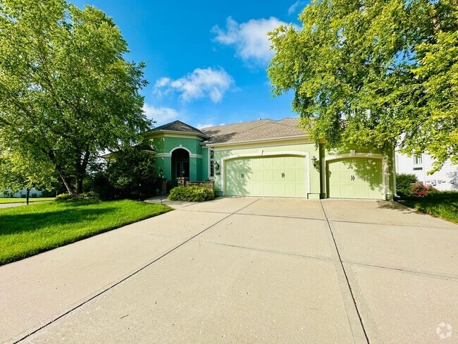Building Photo - {9003} Wilshire Farms Reverse 1.5 Story Ho... Rental