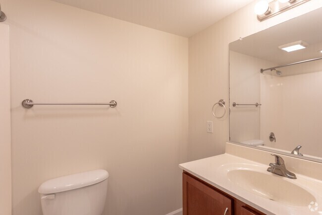 1BR, 1BA - 775 SF