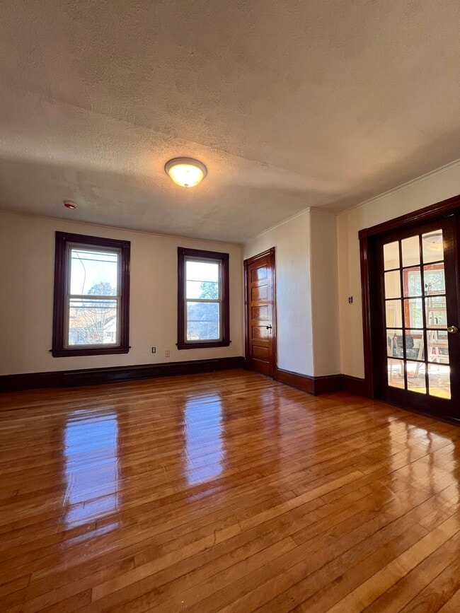 Livingroom - 94 Graham St Unit 301