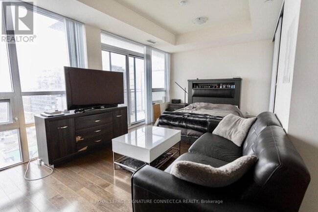 Photo - 460 Adelaide St E Unit 1112