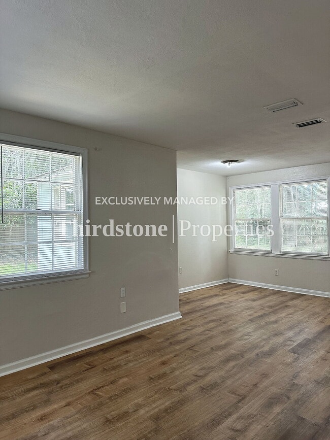 Photo - 7959 Concord Blvd W