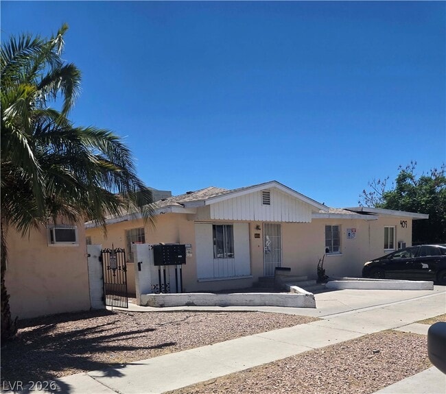 Building Photo - 413 W Van Buren Ave Unit 9