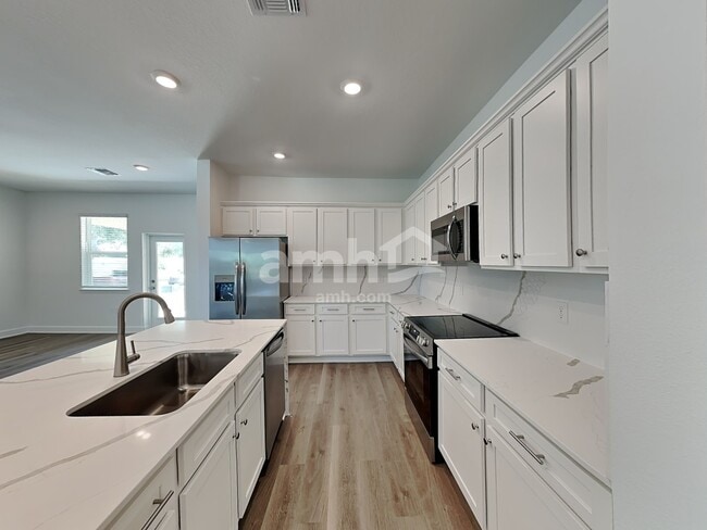 Photo - 2905 20th Ave W