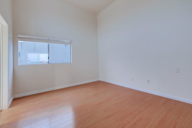 Photo - 1077 W Kensington Rd Unit 3