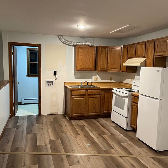 Kitchen - 162 Cedar Swamp Rd