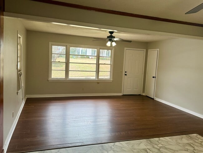 Photo - 129 N Montgomery St