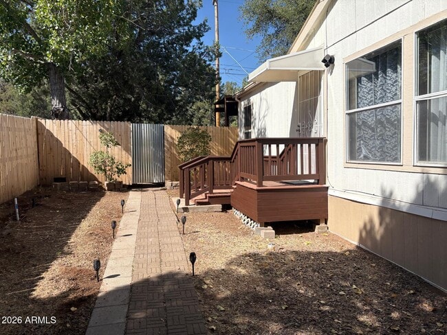 Photo - 1007 W Saddle Ln