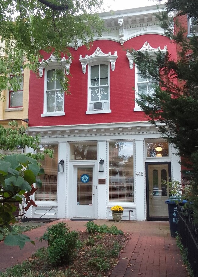 Building Photo - 415 E Capitol St SE Unit #1  Rear - 2nd Floor