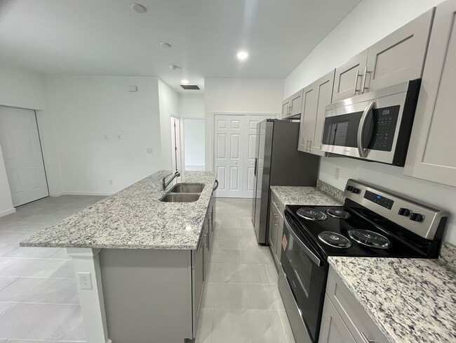 Photo - 740 Theodore Vail St E