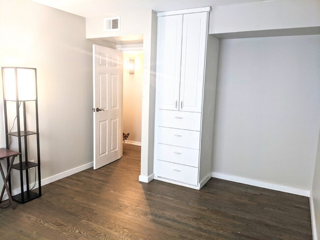 Building Photo - Roommate for Private Primary Suite in Grea... Unit I-104 (Primary BR) Rental