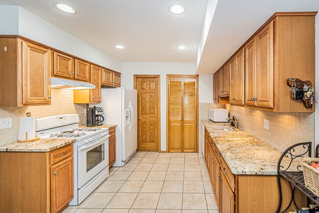 Photo - 1305 Kingsbury Dr