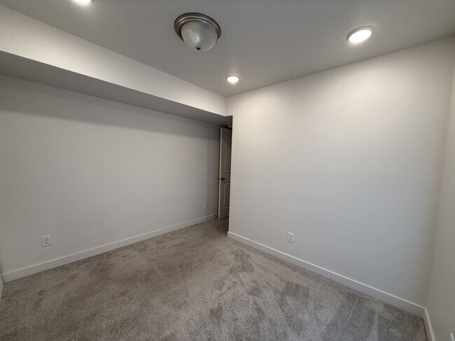 Photo - 63 E Hamblin Ln