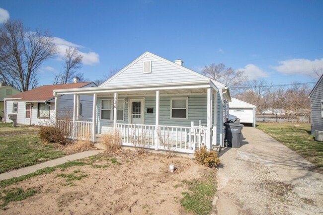 Photo - CENTRALLY LOCATED 2 BEDROOM HOME