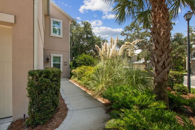 Photo - 95282 Summerwoods Cir Unit 607