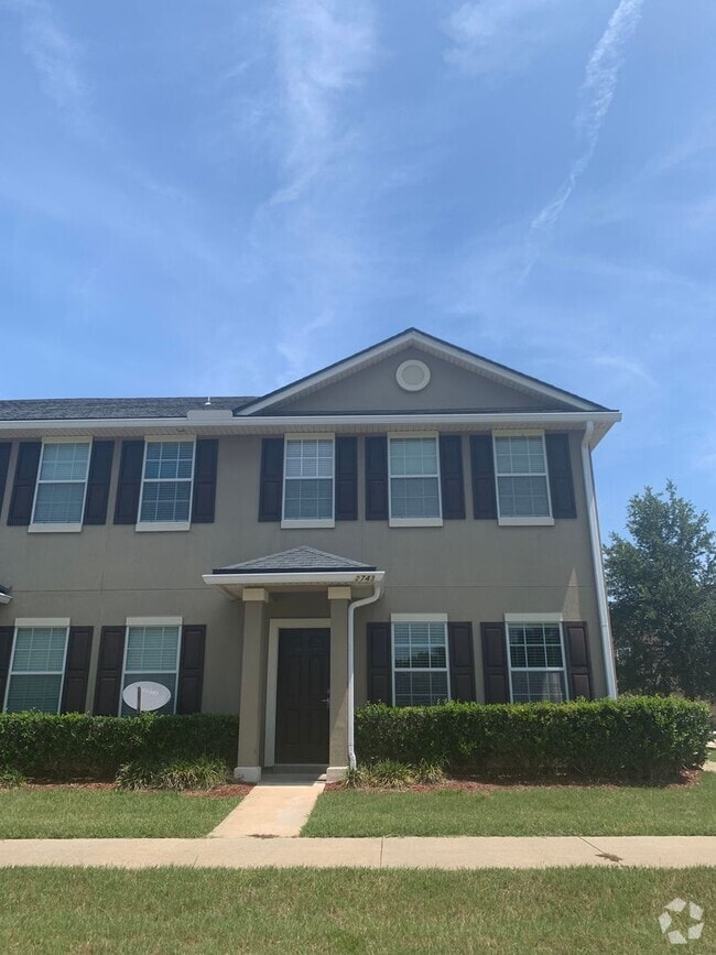 Building Photo - Spacious 3 Bed/2.5 Bath Townhome in Oakleaf