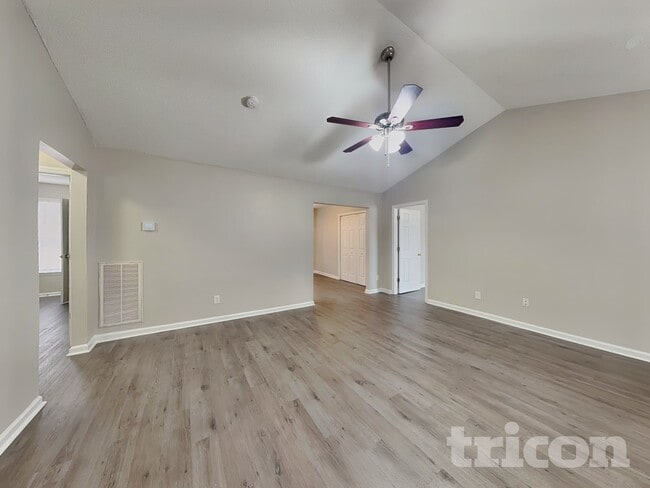 Photo - 105 Pinto Ln