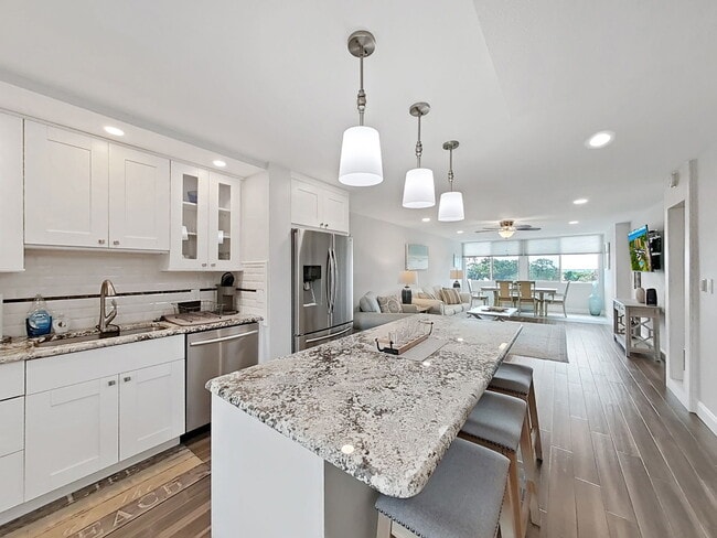 Photo - 2620 Cove Cay Dr Unidad 403