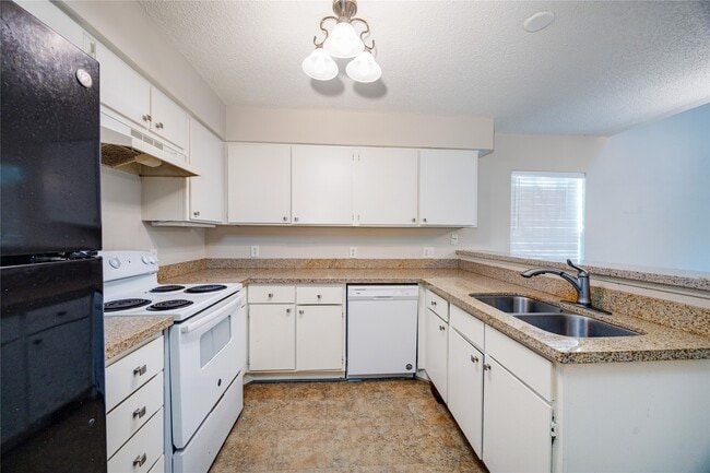 Building Photo - 13483 Garden Grove Unit ST723 Rental