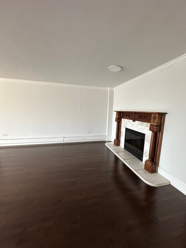 Building Photo - 1350 N Dearborn St Unit 2BD