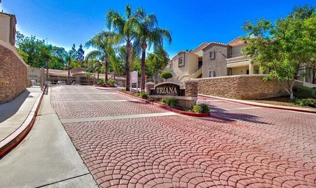 Building Photo - 2 Bedroom / 2 Bathroom Corona Ranch Condo in Triana