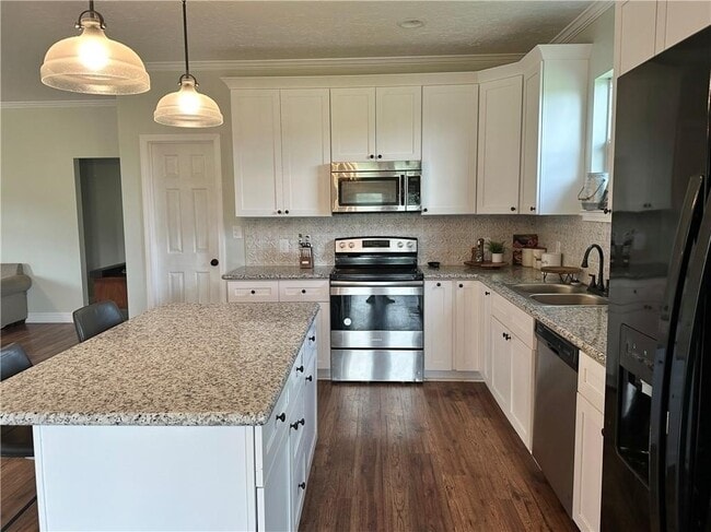 Building Photo - 24473 Timbercrest Dr Rental