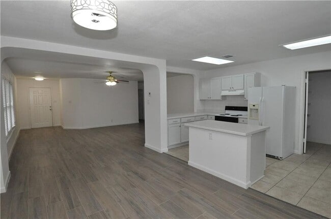 Photo - 1116 Porterfield Dr