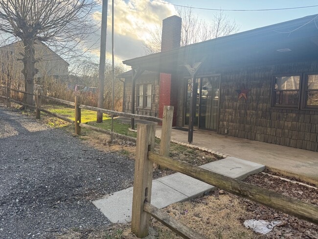 Photo - 1951 Route 481