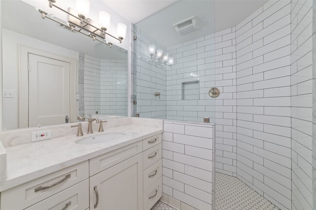 Building Photo - 2907 Albany St