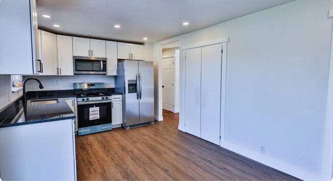 Photo - 350 W 2575 N