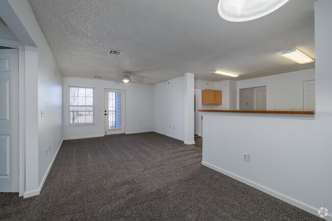 2BR, 2BA - 1,067SF - Living Room