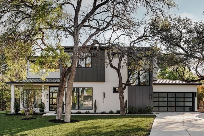 Building Photo - 2504 Bluffview Dr