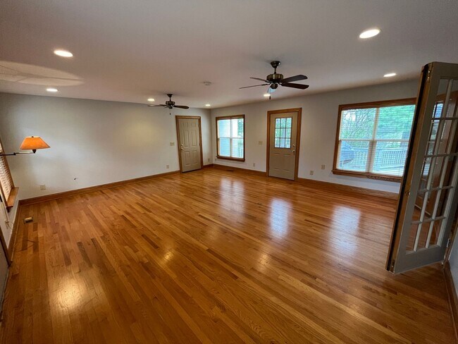 Photo - **RIVERFRONT 4-BEDROOM/2-BATH WITH 4-CAR GARAGE, FULL BASEMENT!!**