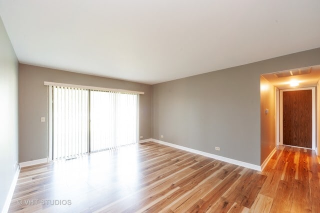 Photo - 1054 Deerpath Ct