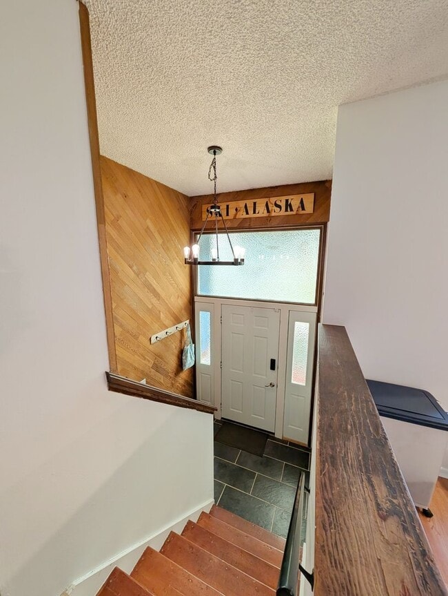 Photo - Unfurnished Vly Home 3BD+Den, 1.5BA, 1844 Sq Ft, 2 Car Gar, Fenced Yd