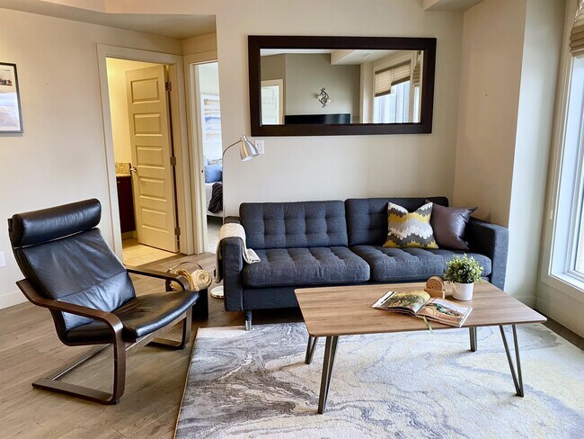 Photo - 10388-10105 105 St NW