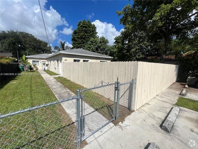 Building Photo - 8290 NE 1st Ave Unit 8290 Rental