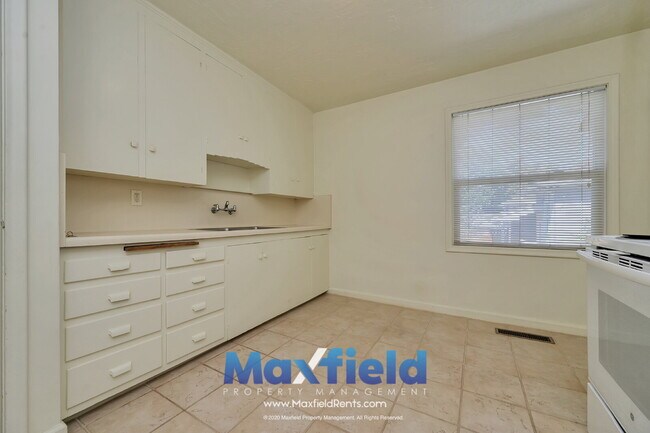 Photo - LEASE SPECIAL ! Sugarhouse Bungalow 2 BD 1 BA 1GA - 1500+ sq ft