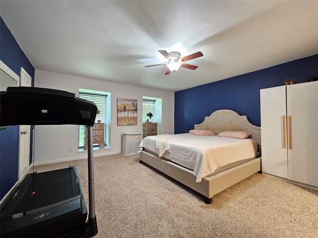 Photo - 1806 Saxony Ln