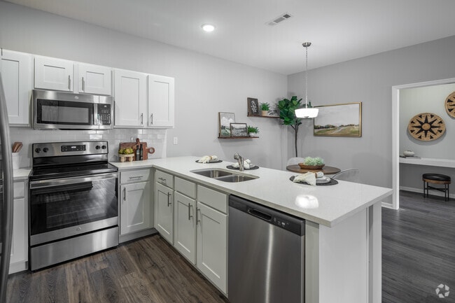 2BR, 2BA - B2 - 1,135SF - Kitchen - The Reserve at Kirkwood