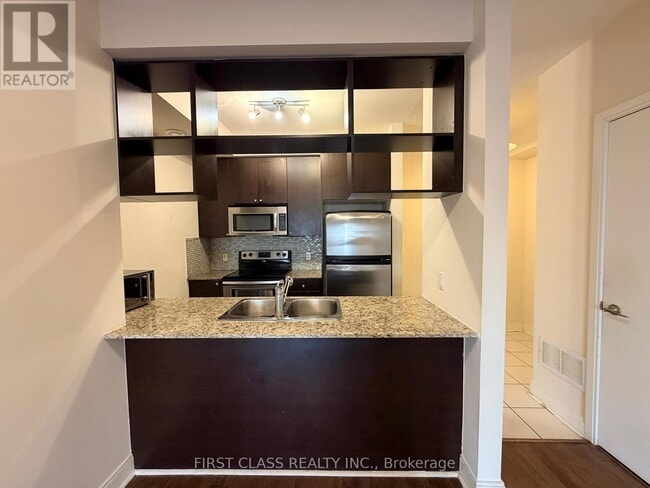 Photo - 315 Village Green Square