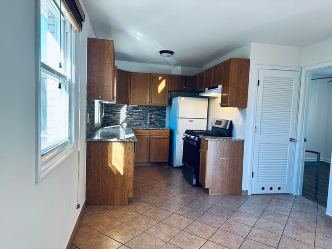 Photo - 6734 W Dakin St Unidad 2F