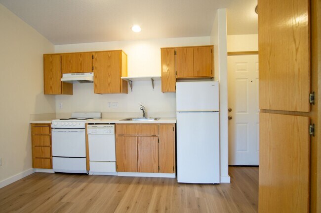 Photo - Top-Floor 1 Bdr w/ Private Balcony w/ FREE RENT Ready Now! Unit C2
