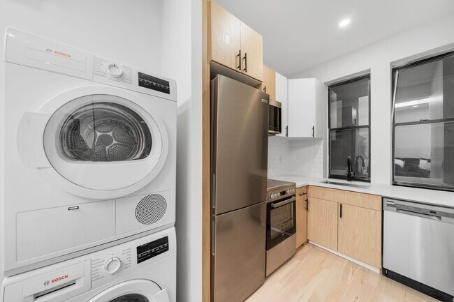 Photo - 2458 Lorillard Pl Unidad 3