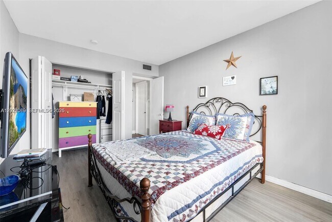 Photo - 2025 NE 164th St Unit 808