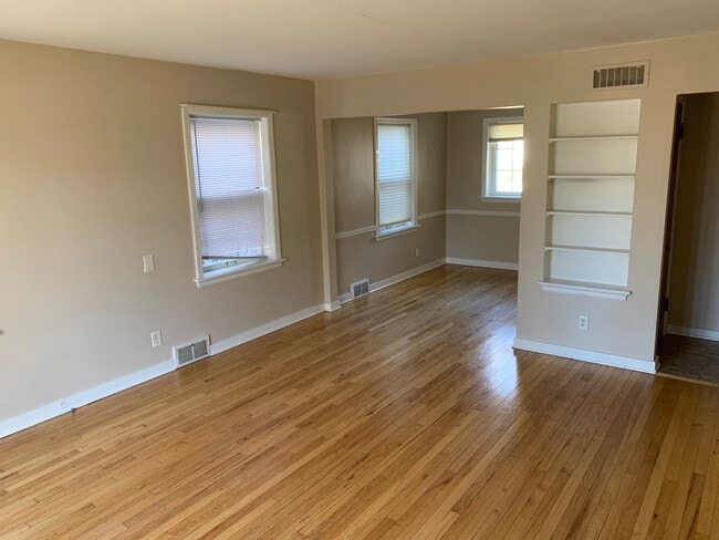 Photo - 2130 N 86th St