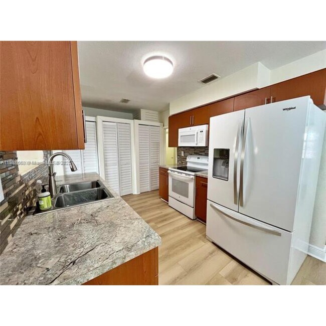 Photo - 1351 W 34th St